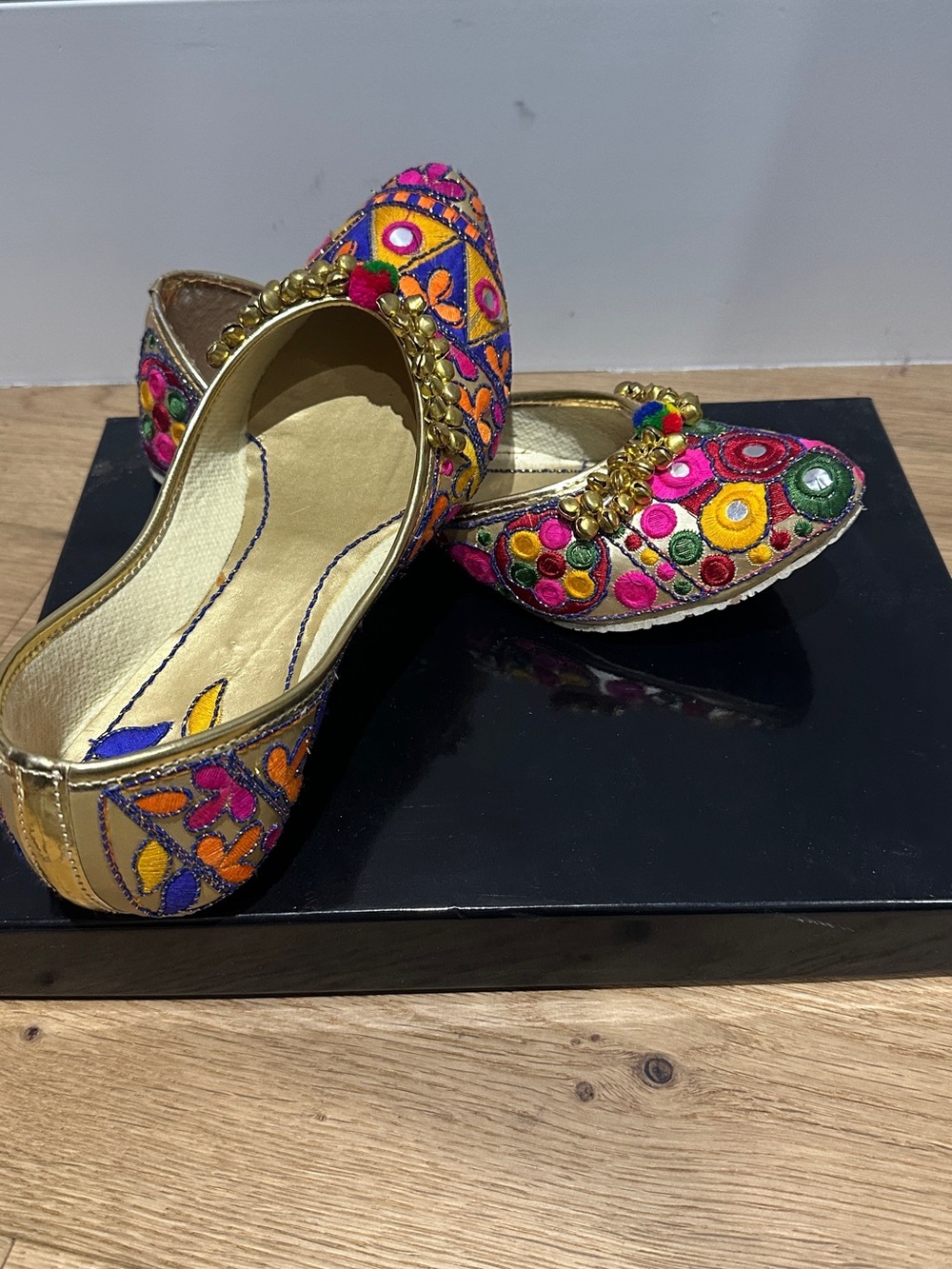 Colorful Embroidered Women's Jutti - Multicolor